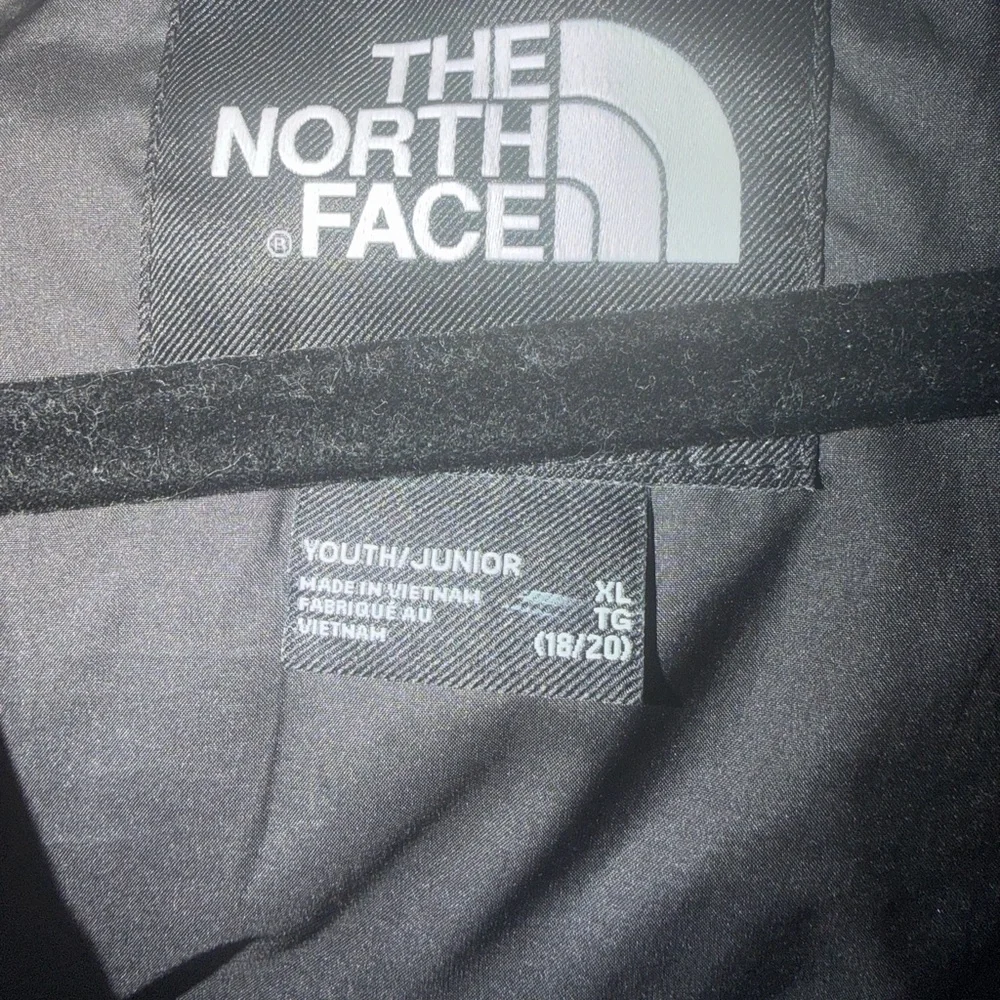 The North Face Red and Black Insulated Jacket - Picture 2 of 5